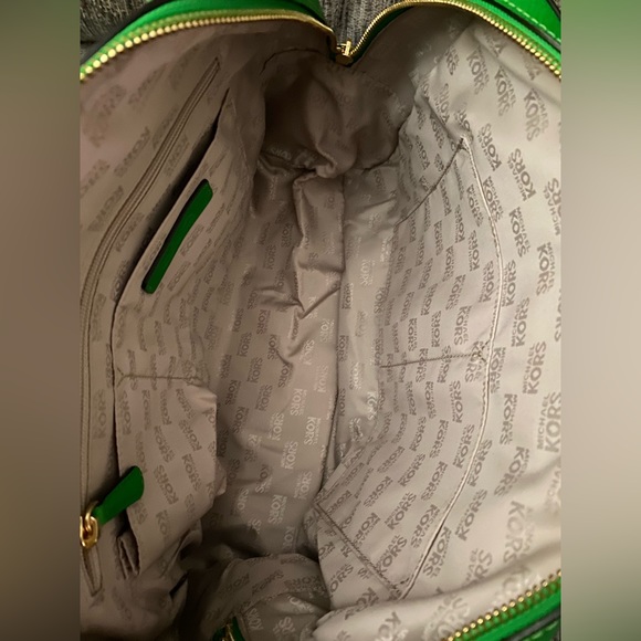 Michael Kors green purse. - Picture 6 of 9